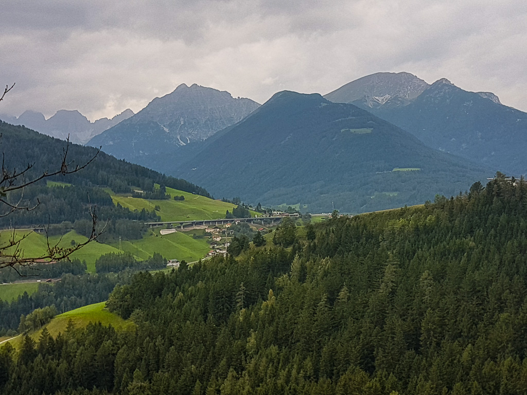 Tolle Ausicht von oben in das Tal!