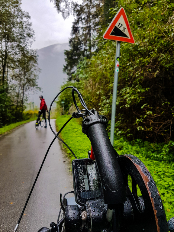 Ordentliche Steigung 17% zum Glück in die andere Richtung...