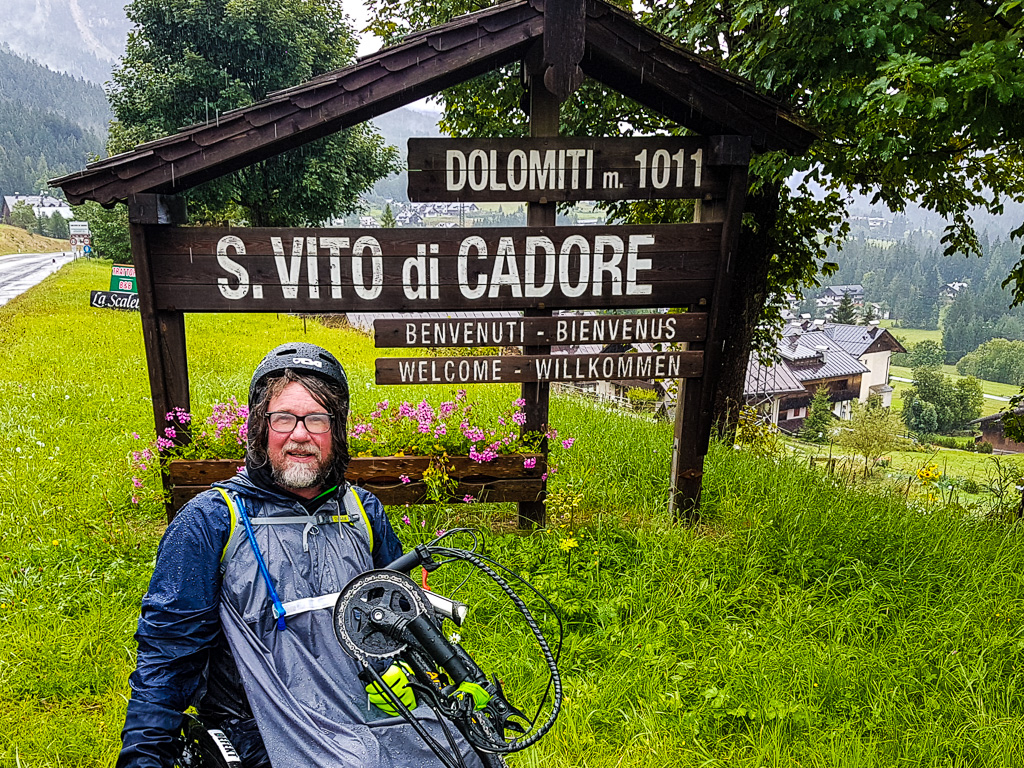 Björn am Ortschild S.Vito di Cadore