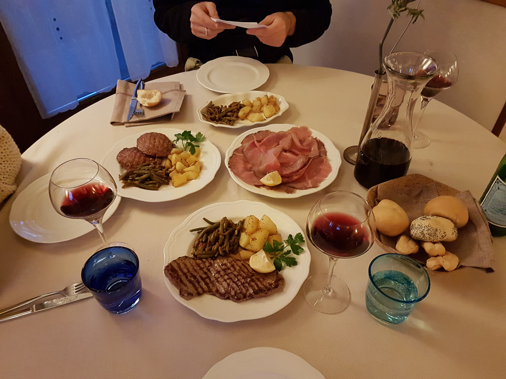 Das Essen auf dem Tisch!