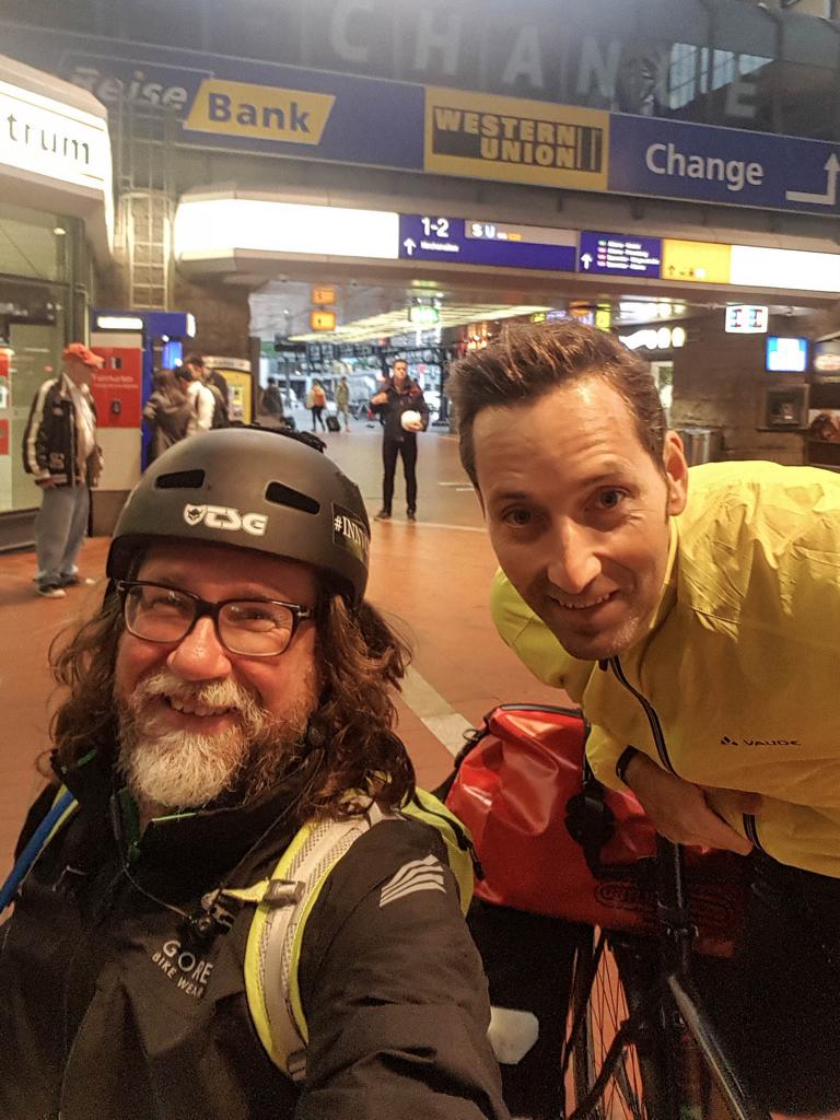 Daniel und ich am Hauptbahnhof