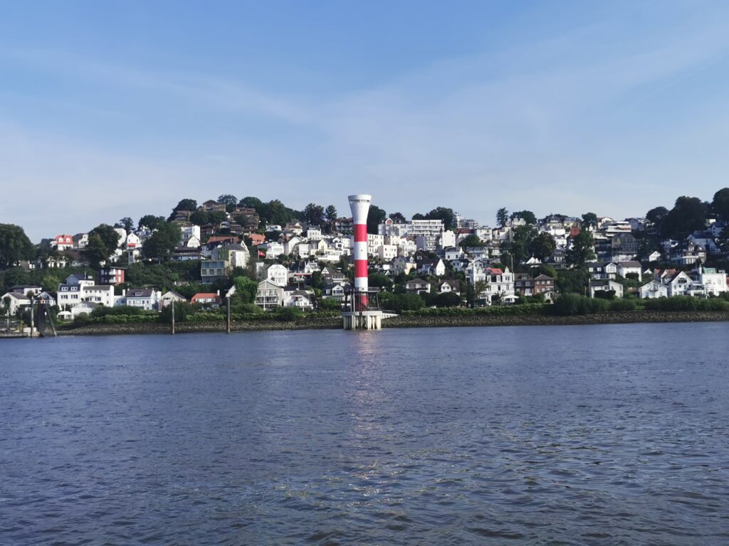 Das Treppenvirtel von der Elbe aus geseehn mit Leuchtturm